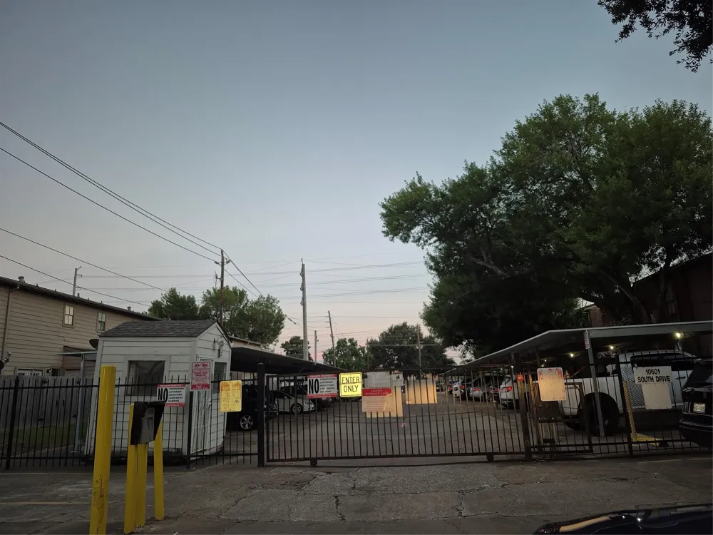10601 South Drive #93 Houston, TX 77099