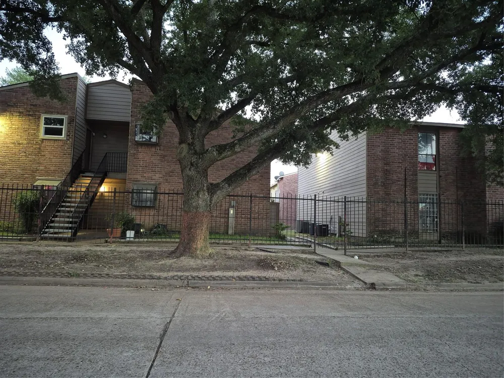 10601 South Drive #93 Houston, TX 77099