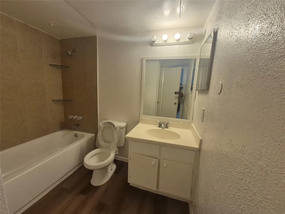 10601 South Drive #93 Houston, TX 77099