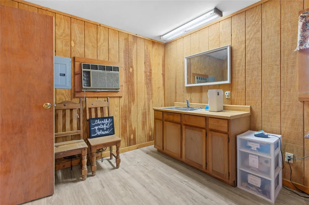 110 Southwood Forest Road Huntsville, TX 77340