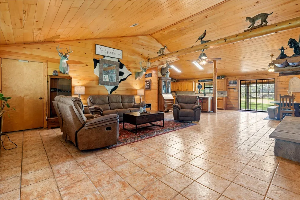 110 Southwood Forest Road Huntsville, TX 77340