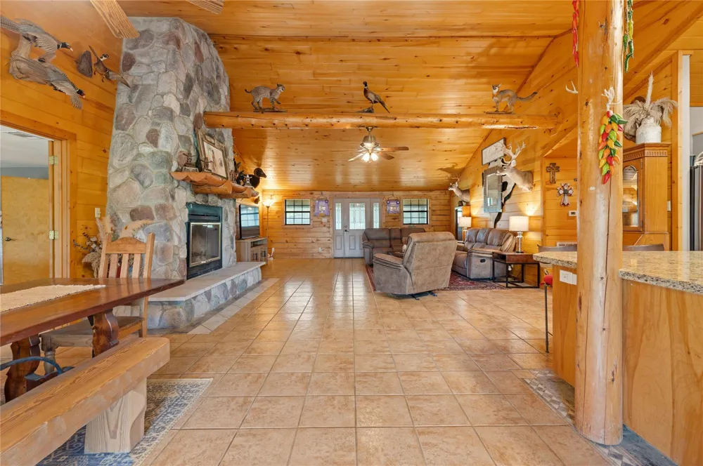 110 Southwood Forest Road Huntsville, TX 77340