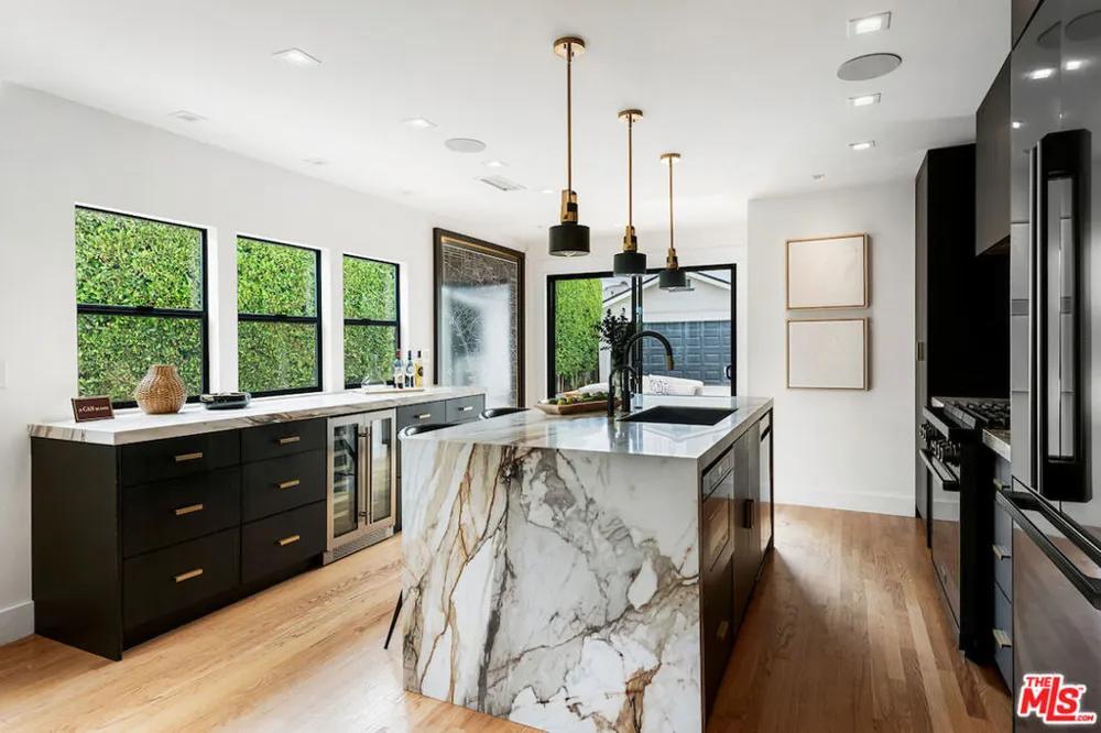 5319 West Boulevard Los Angeles, CA 90043
