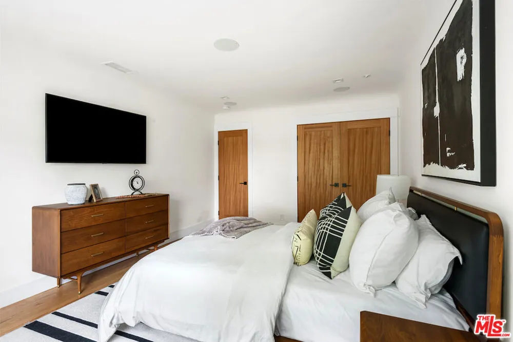 5319 West Boulevard Los Angeles, CA 90043