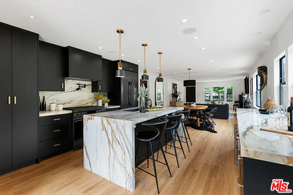5319 West Boulevard Los Angeles, CA 90043