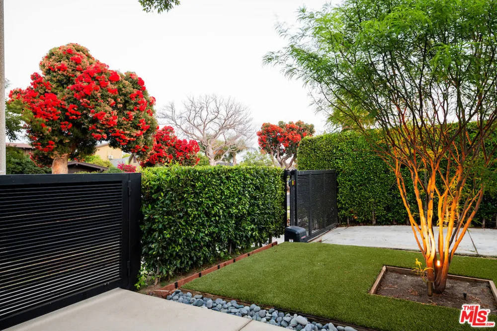 5319 West Boulevard Los Angeles, CA 90043