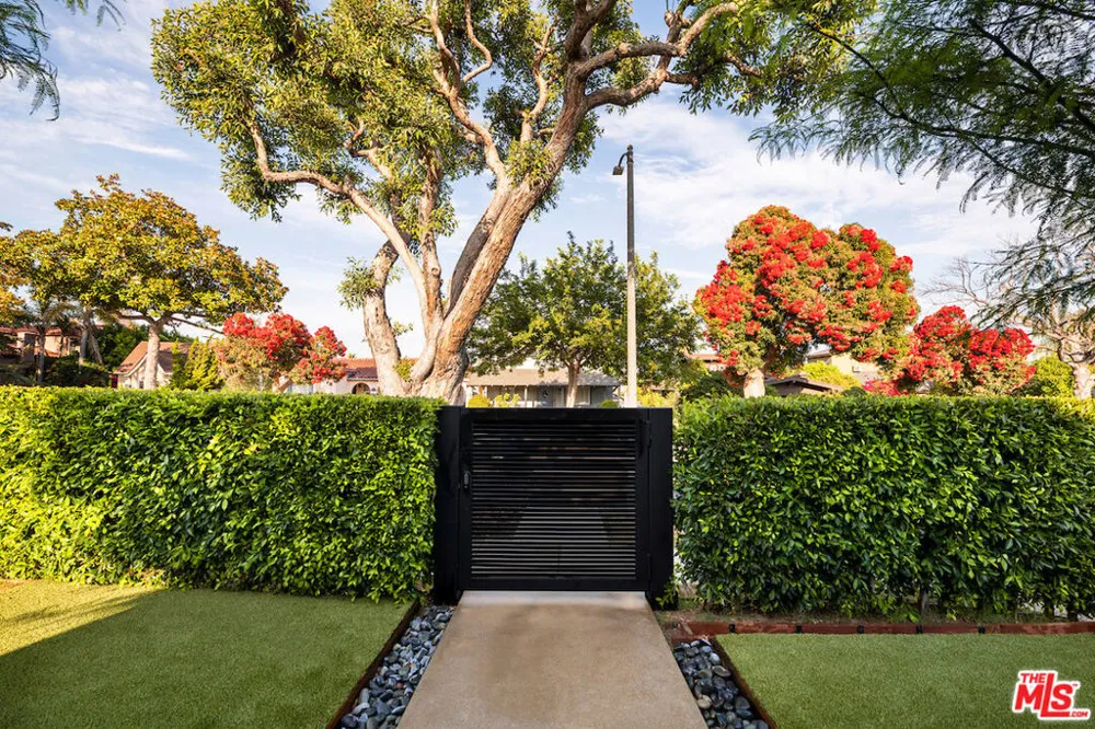 5319 West Boulevard Los Angeles, CA 90043