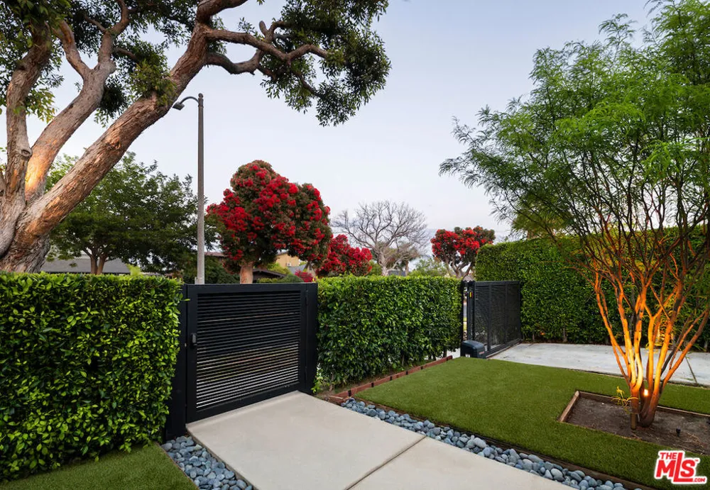 5319 West Boulevard Los Angeles, CA 90043