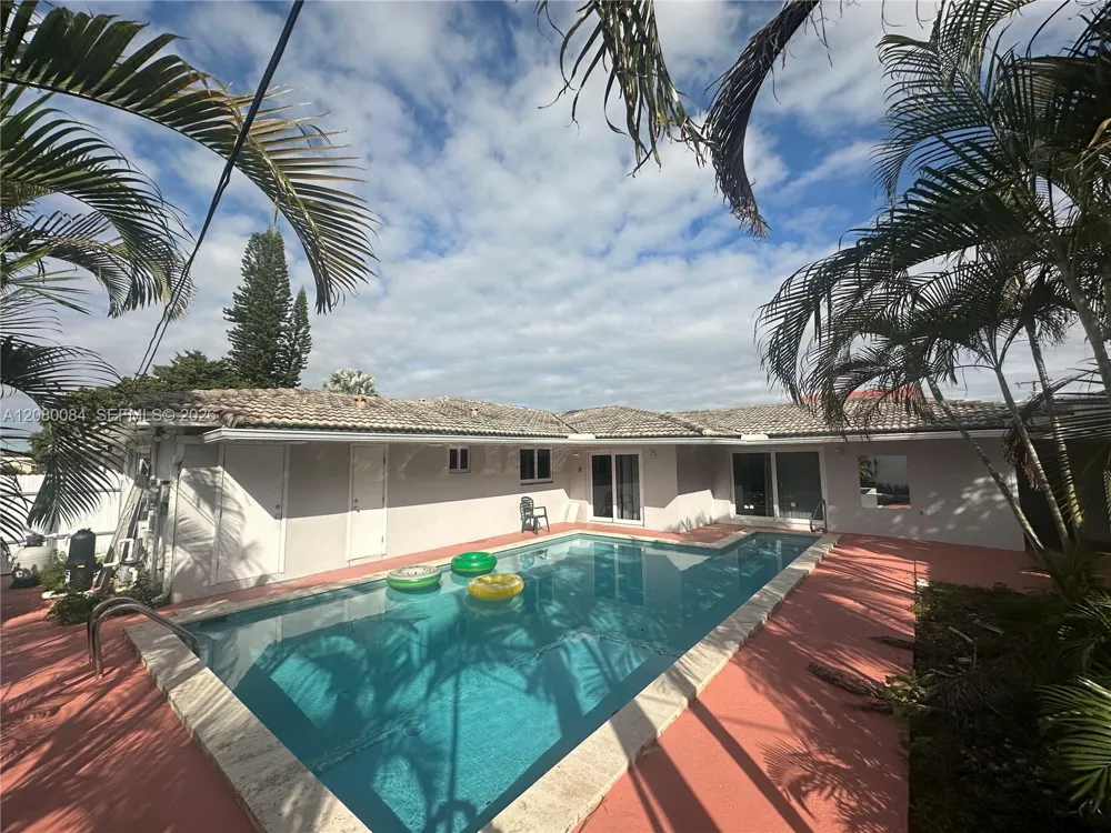 326 E 34th St Hialeah, FL 33013