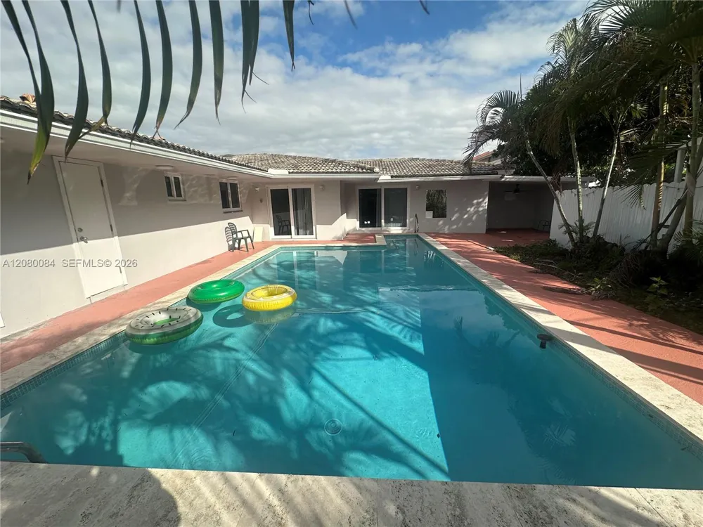 326 E 34th St Hialeah, FL 33013