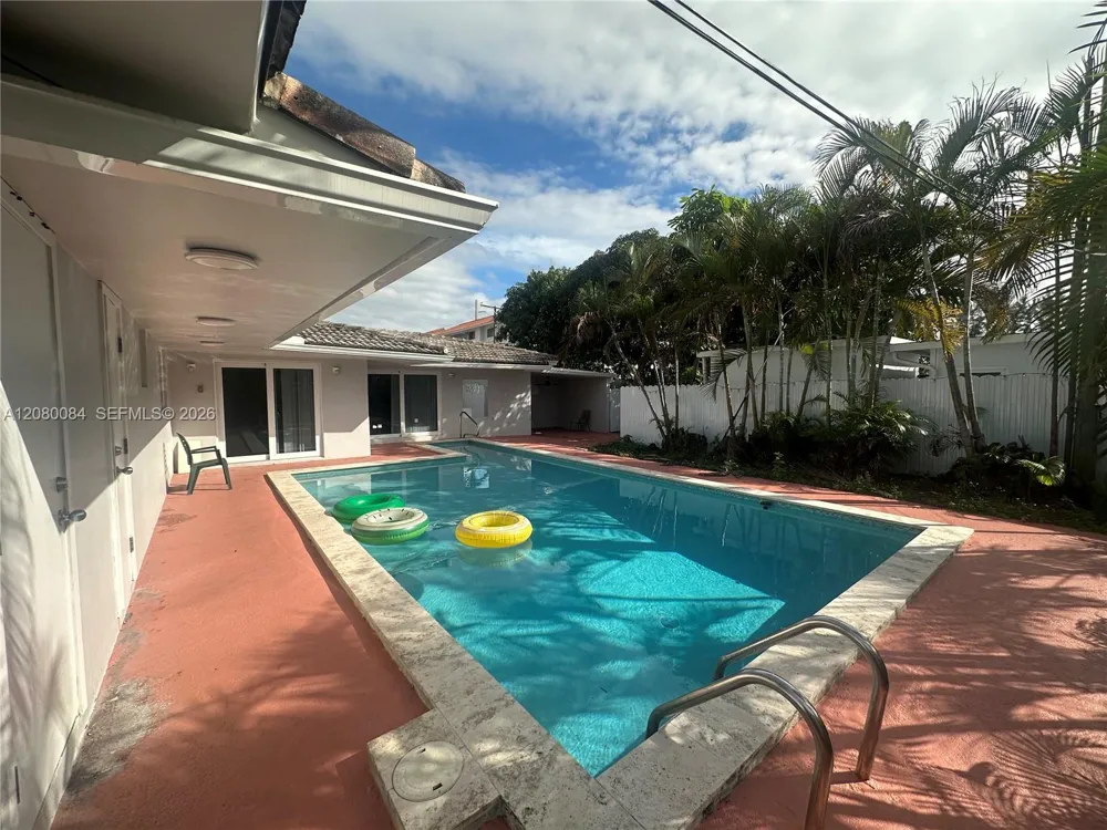 326 E 34th St Hialeah, FL 33013