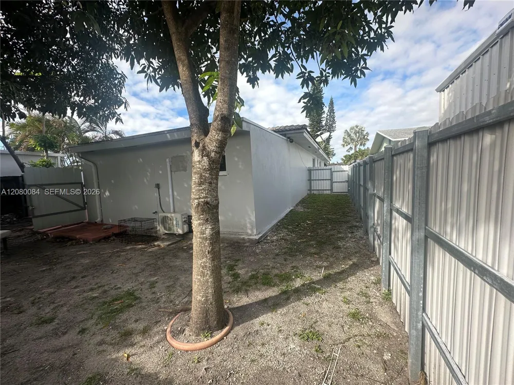 326 E 34th St Hialeah, FL 33013