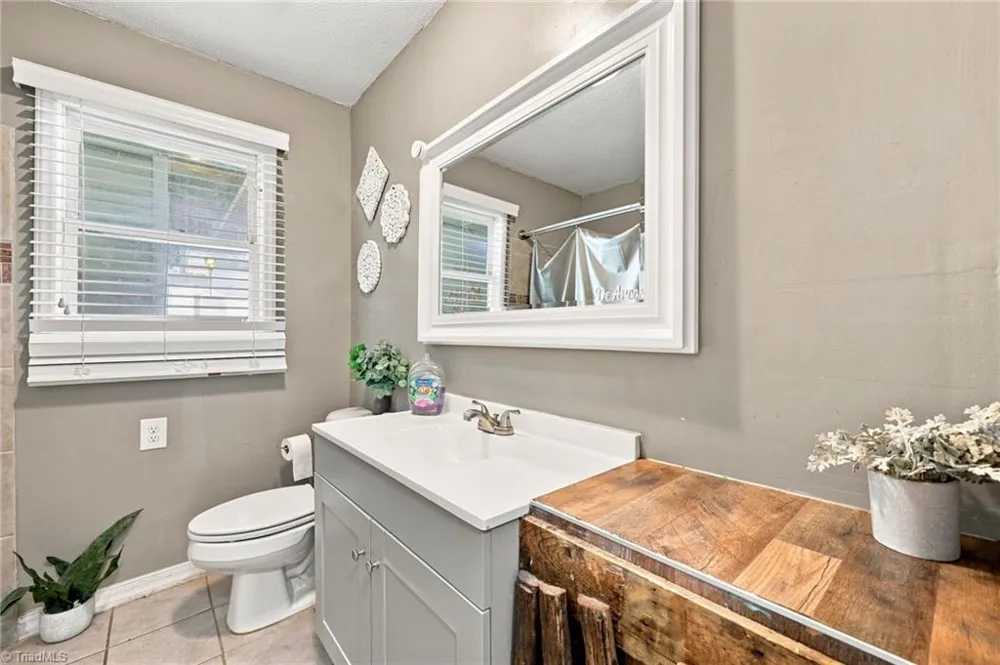 2202 Old Orchard Lane Burlington, NC 27217