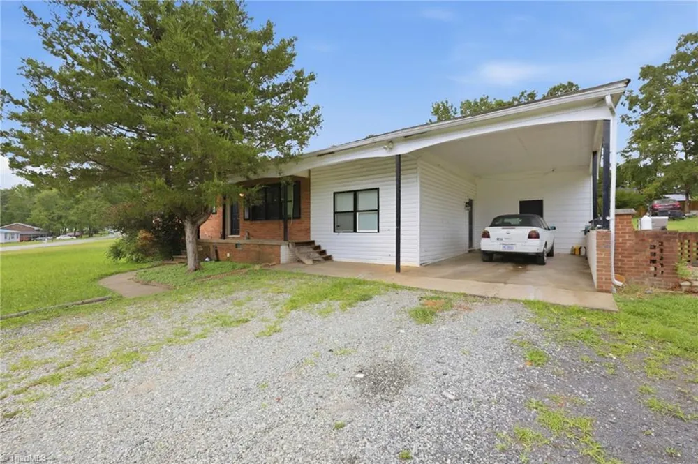 2202 Old Orchard Lane Burlington, NC 27217