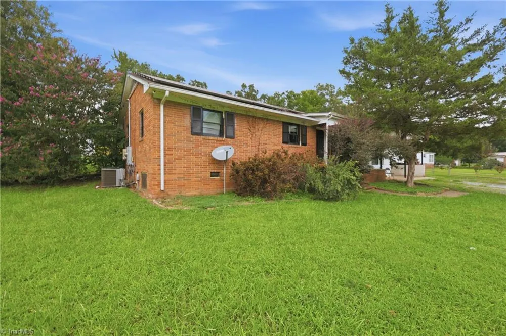 2202 Old Orchard Lane Burlington, NC 27217