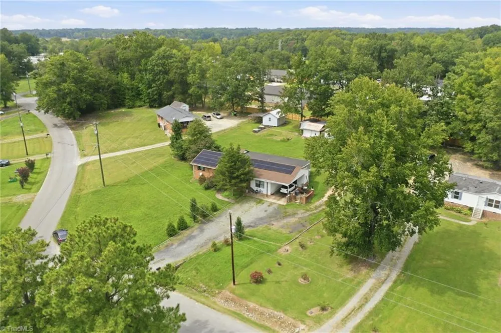 2202 Old Orchard Lane Burlington, NC 27217