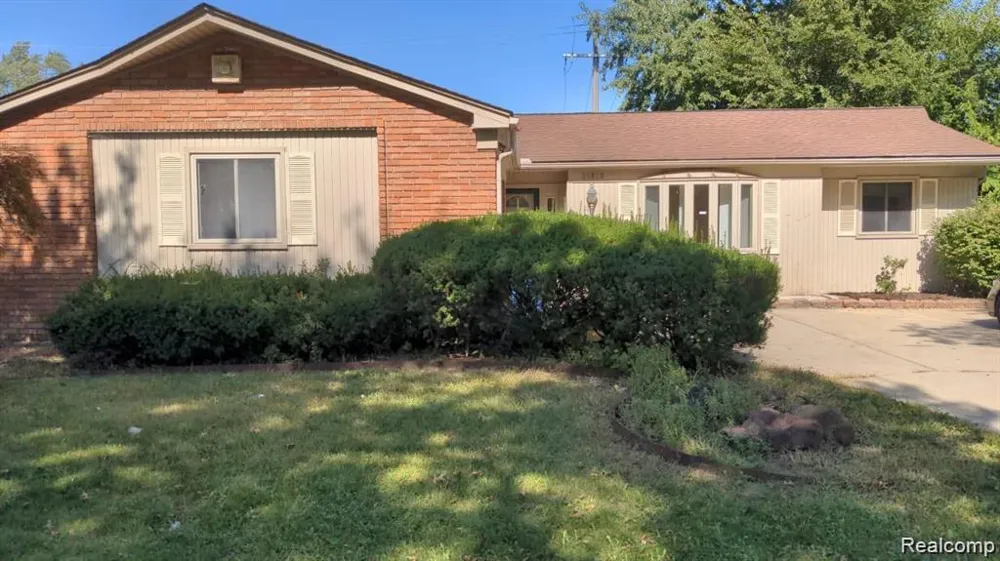 25828 Cherry Hill Road Dearborn Heights City, MI 48127