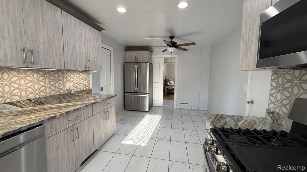 25828 Cherry Hill Road Dearborn Heights City, MI 48127