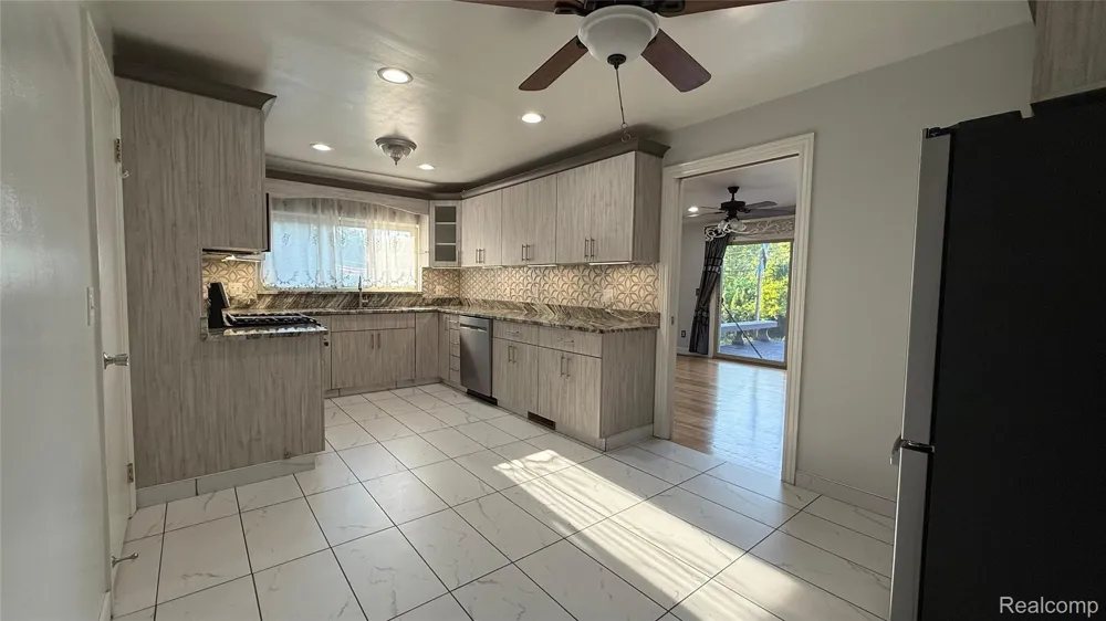 25828 Cherry Hill Road Dearborn Heights City, MI 48127
