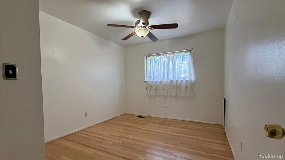 25828 Cherry Hill Road Dearborn Heights City, MI 48127