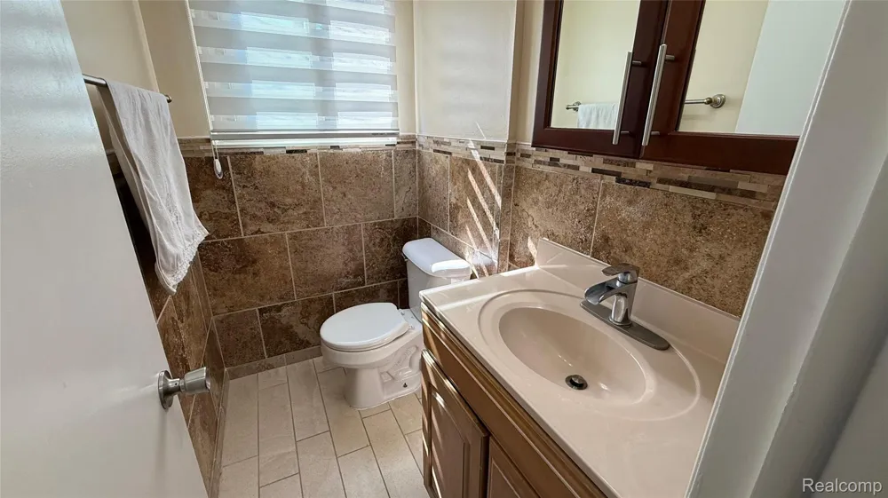 25828 Cherry Hill Road Dearborn Heights City, MI 48127