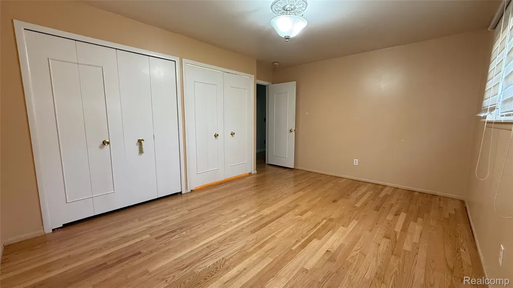 25828 Cherry Hill Road Dearborn Heights City, MI 48127