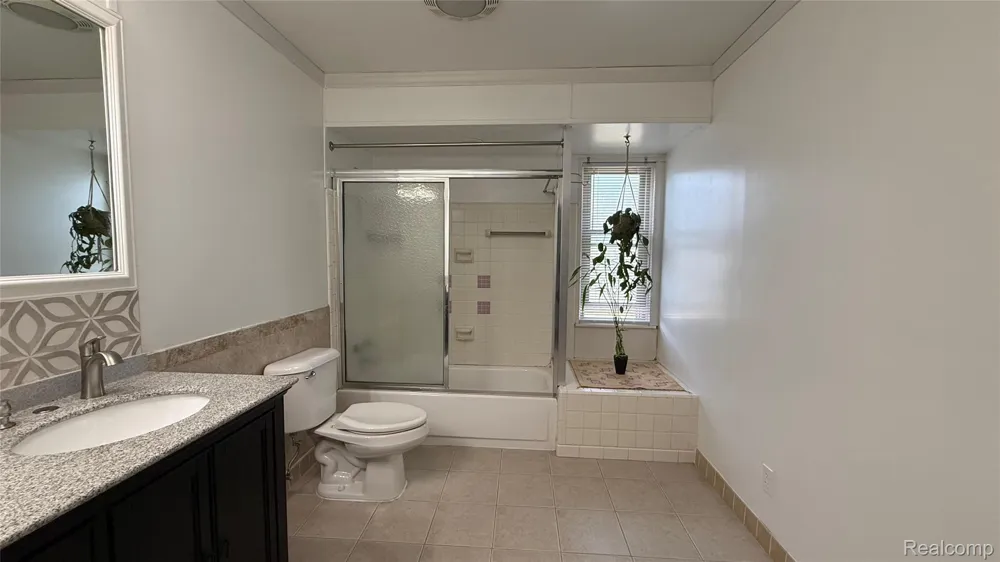 25828 Cherry Hill Road Dearborn Heights City, MI 48127