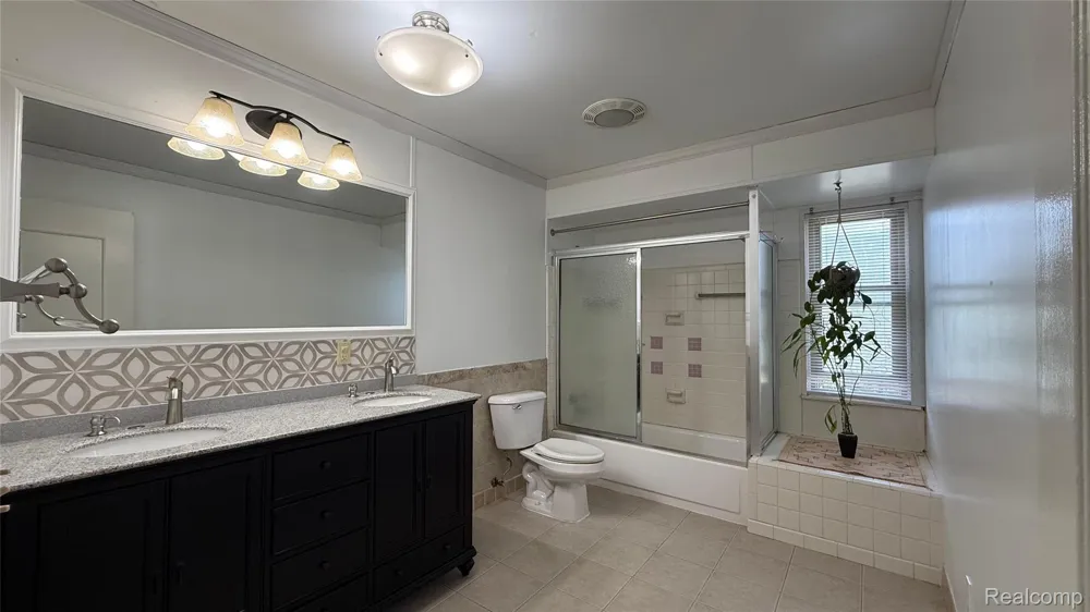 25828 Cherry Hill Road Dearborn Heights City, MI 48127