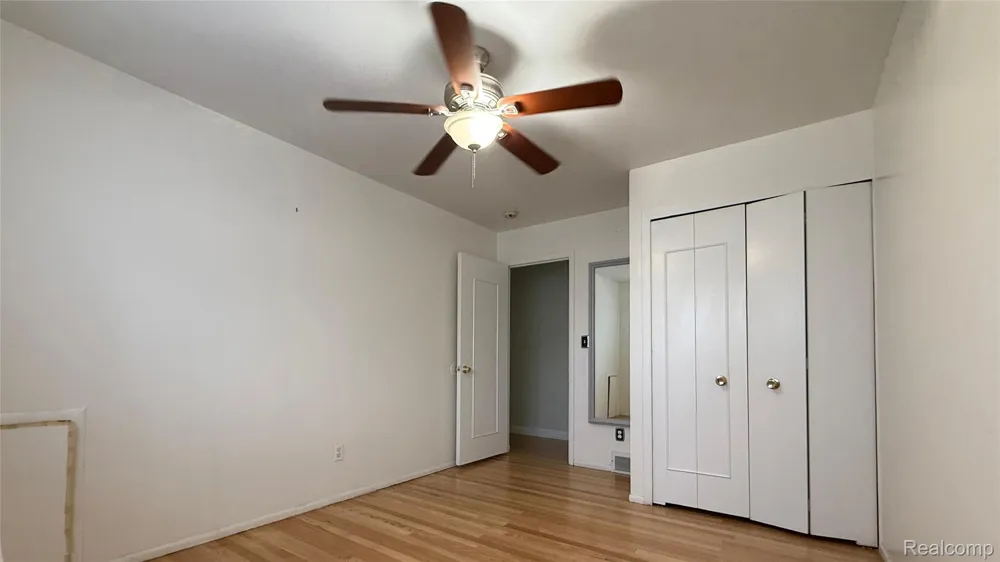 25828 Cherry Hill Road Dearborn Heights City, MI 48127
