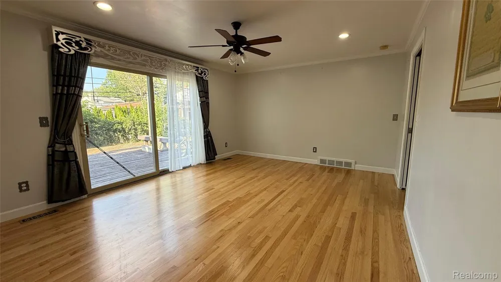 25828 Cherry Hill Road Dearborn Heights City, MI 48127