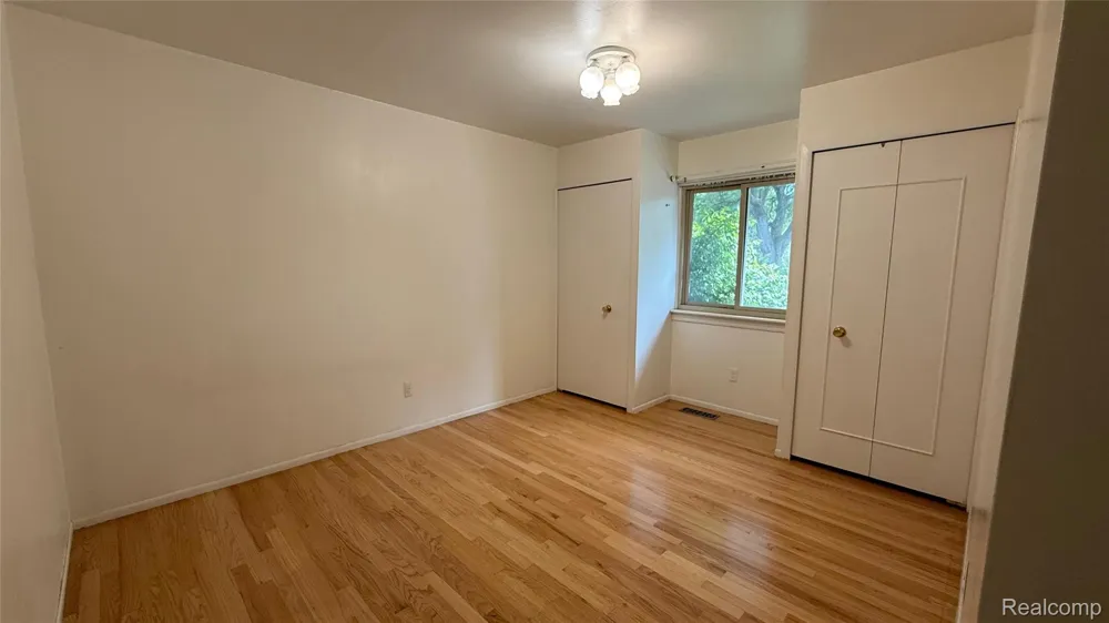 25828 Cherry Hill Road Dearborn Heights City, MI 48127