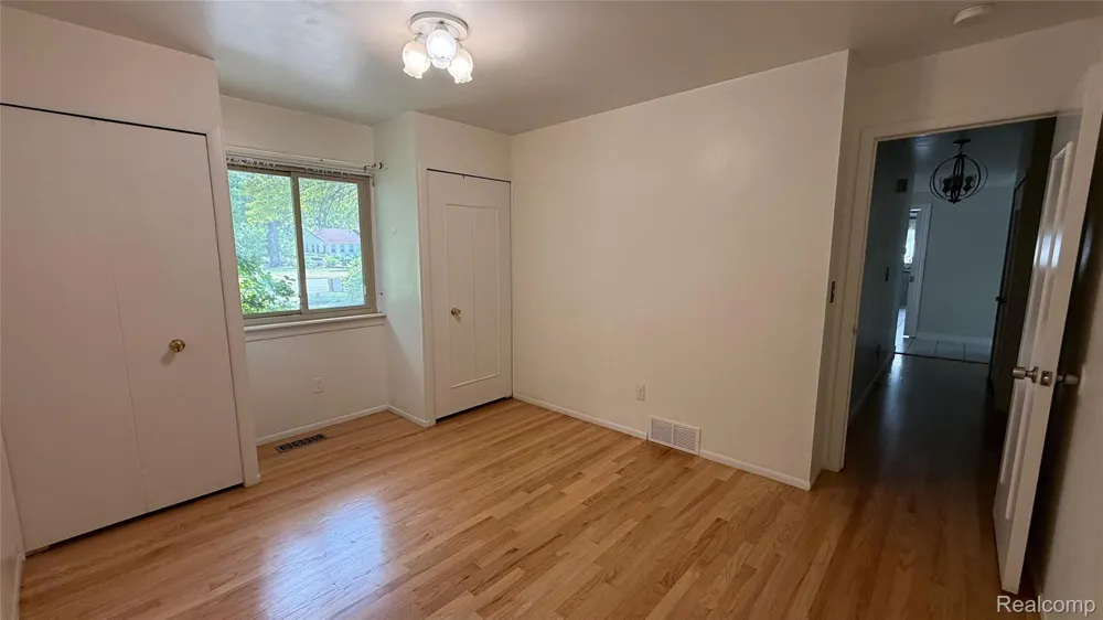 25828 Cherry Hill Road Dearborn Heights City, MI 48127