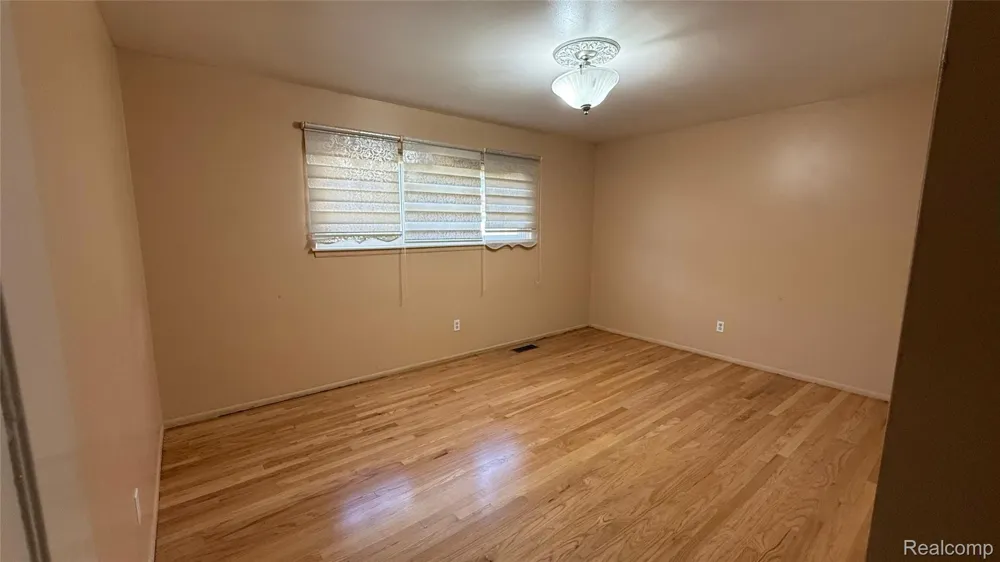 25828 Cherry Hill Road Dearborn Heights City, MI 48127