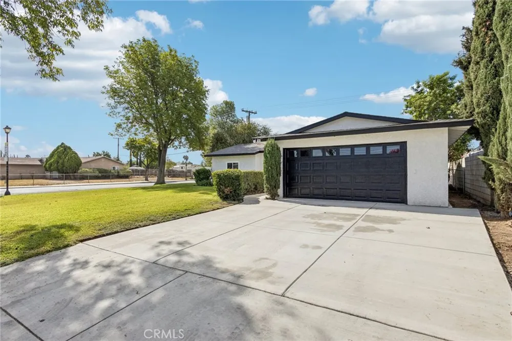 8868 Randolph Street Riverside, CA 92503