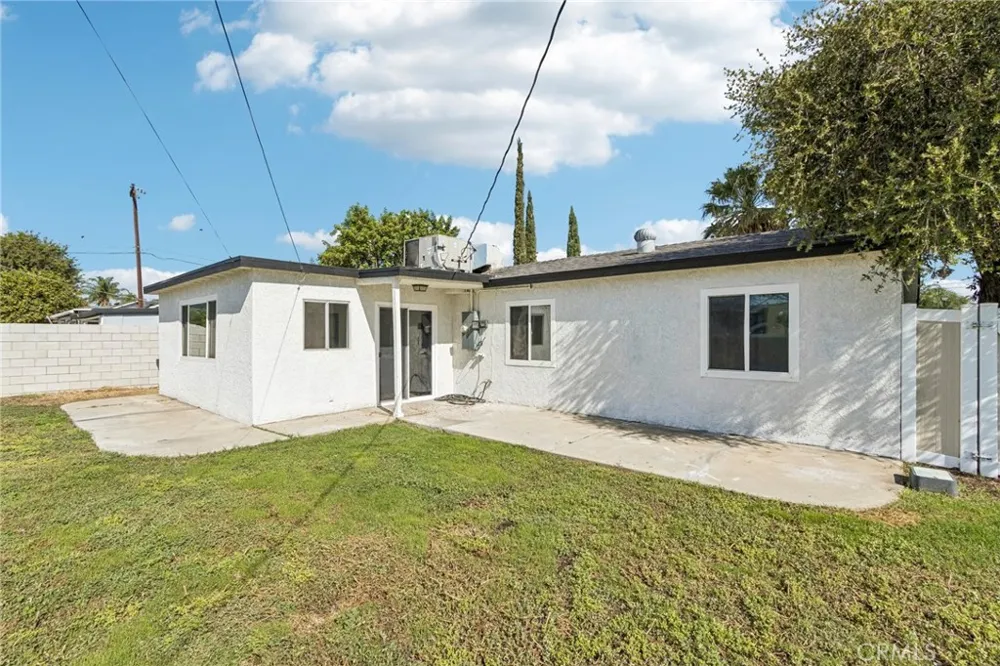 8868 Randolph Street Riverside, CA 92503