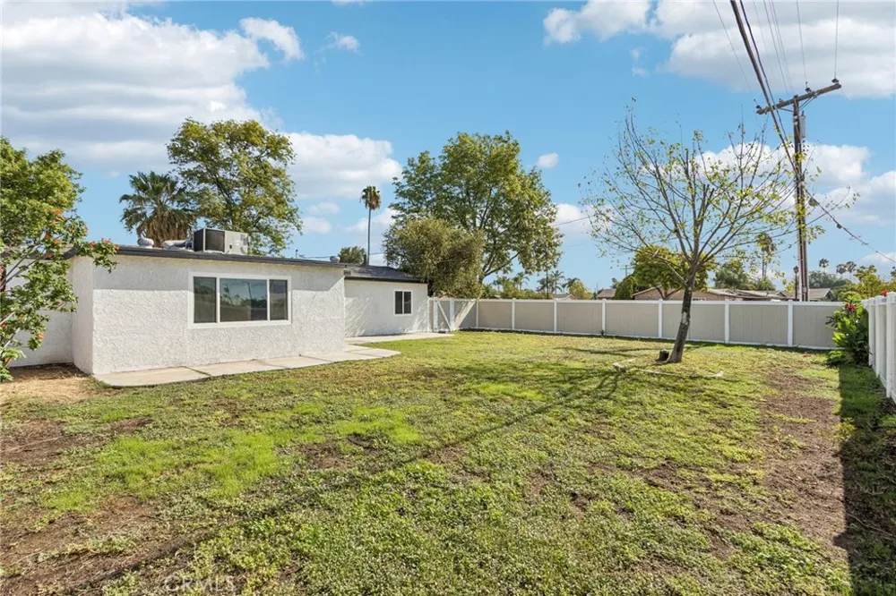 8868 Randolph Street Riverside, CA 92503