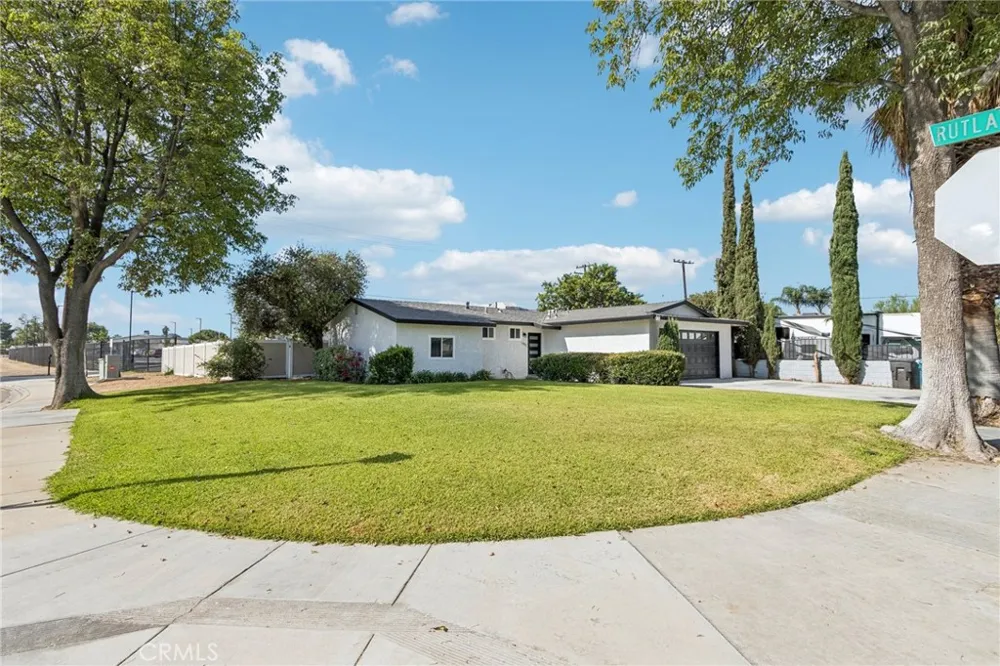 8868 Randolph Street Riverside, CA 92503