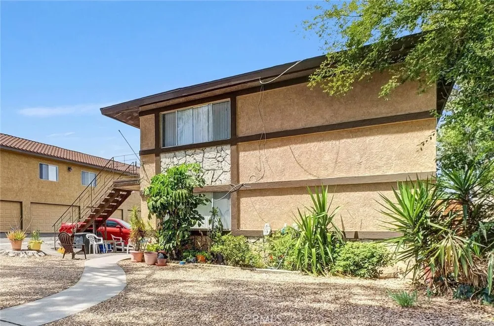 712 S Howard Corona, CA 92879