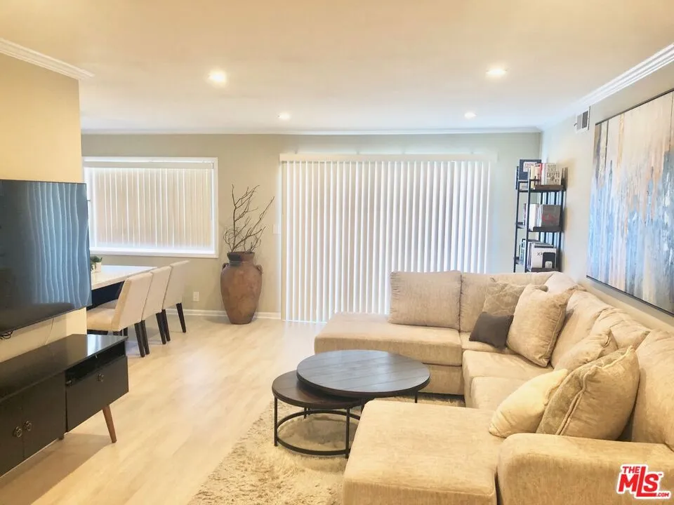 1250 Kings Road #506 West Hollywood, CA 90069