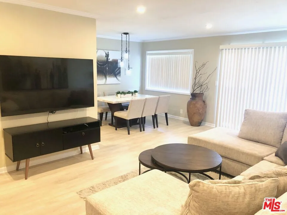 1250 Kings Road #506 West Hollywood, CA 90069