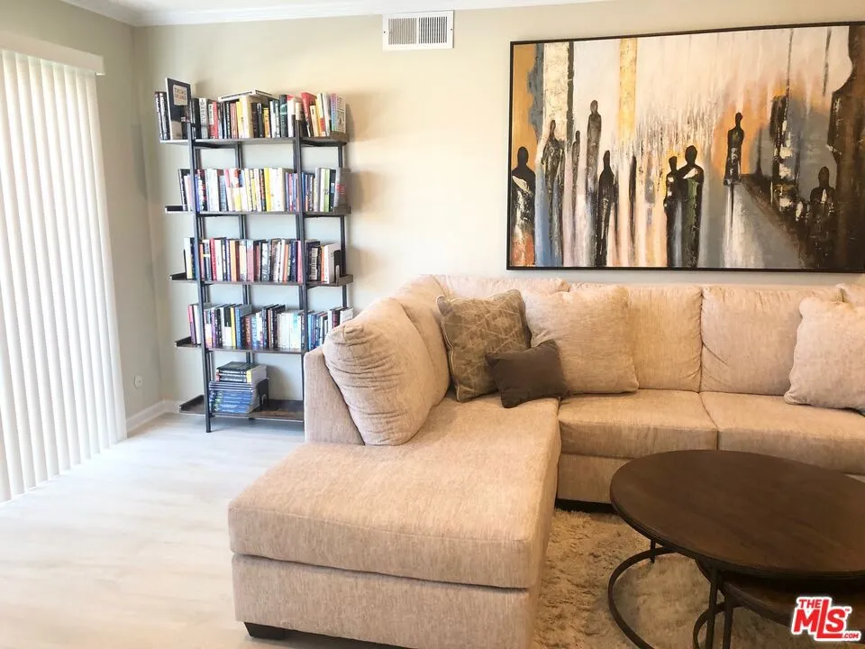 1250 Kings Road #506 West Hollywood, CA 90069