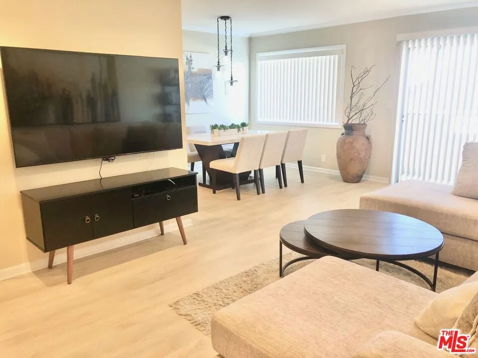 1250 Kings Road #506 West Hollywood, CA 90069