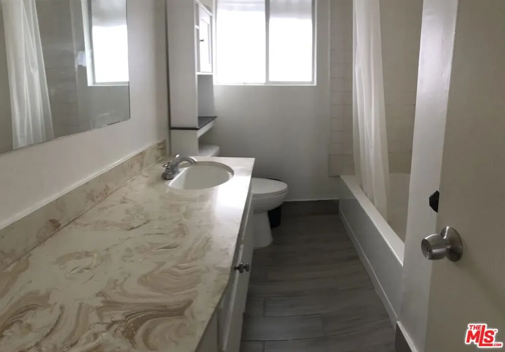 5853 Gregory Avenue #2 Los Angeles, CA 90038