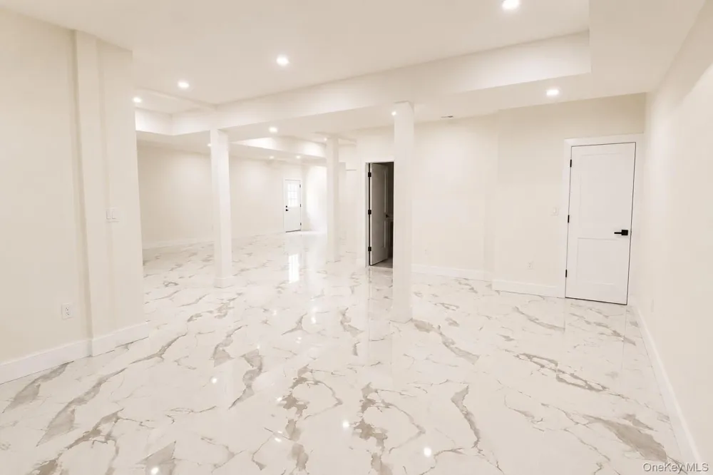 23 Mistletoe Lane Levittown, NY 11756
