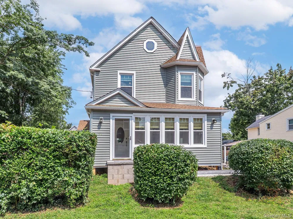 3 Ellison Street Bayville, NY 11709