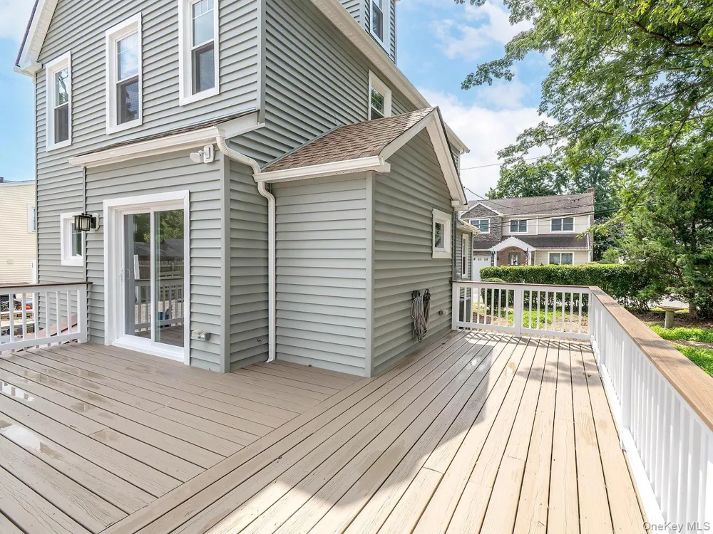 3 Ellison Street Bayville, NY 11709
