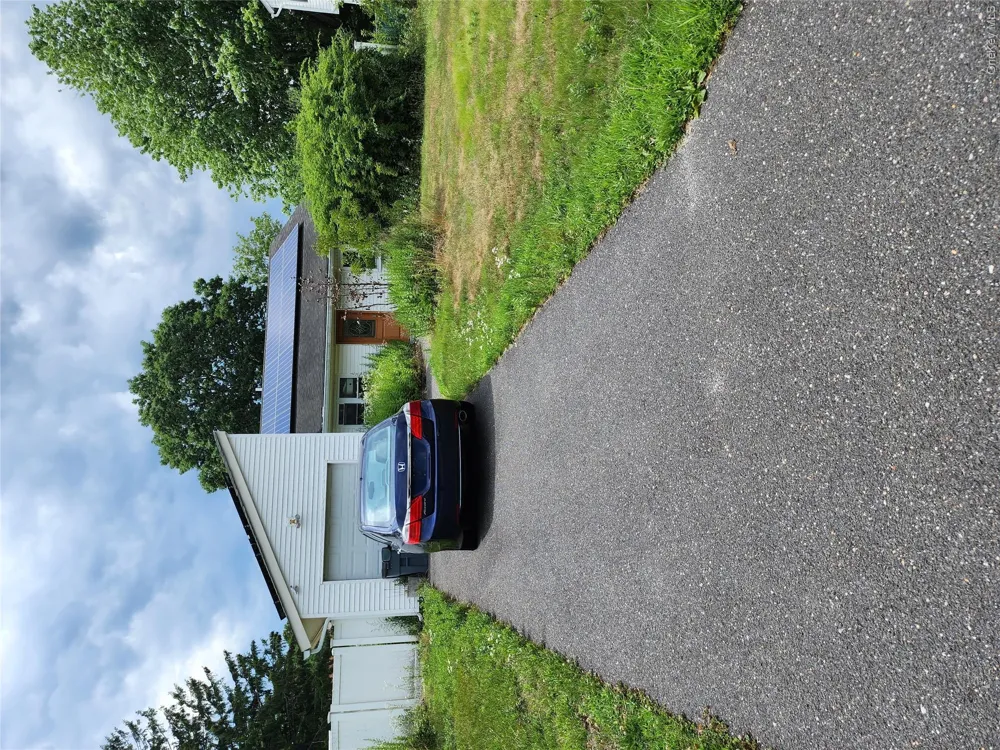 26 Narragansett Avenue Medford, NY 11763