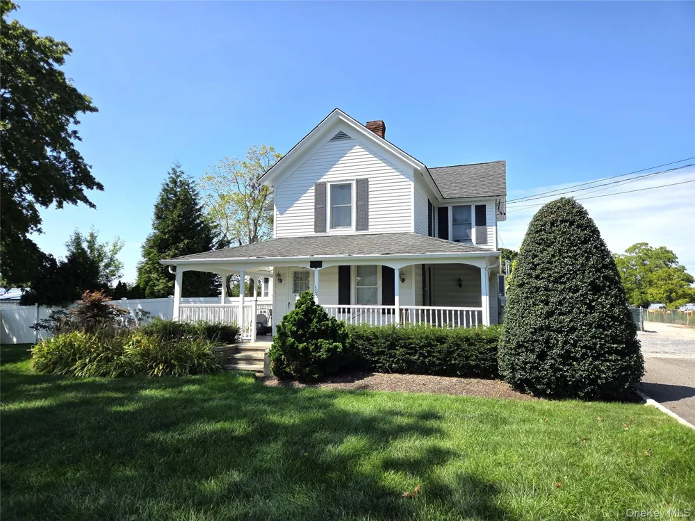 305 Edwards Avenue Calverton, NY 11933