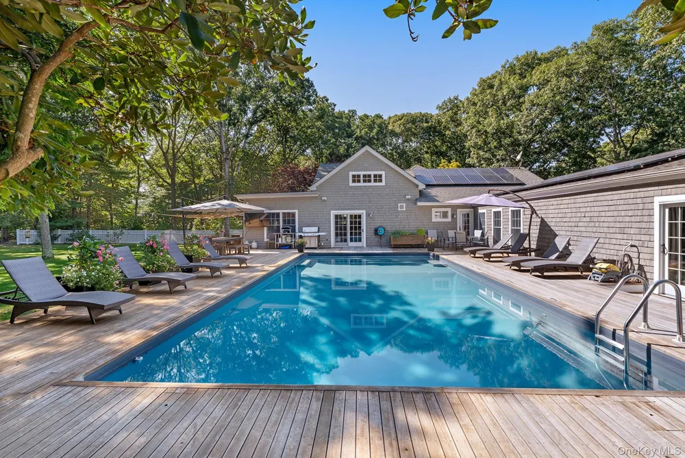 23 Park Circle Quogue, NY 11959