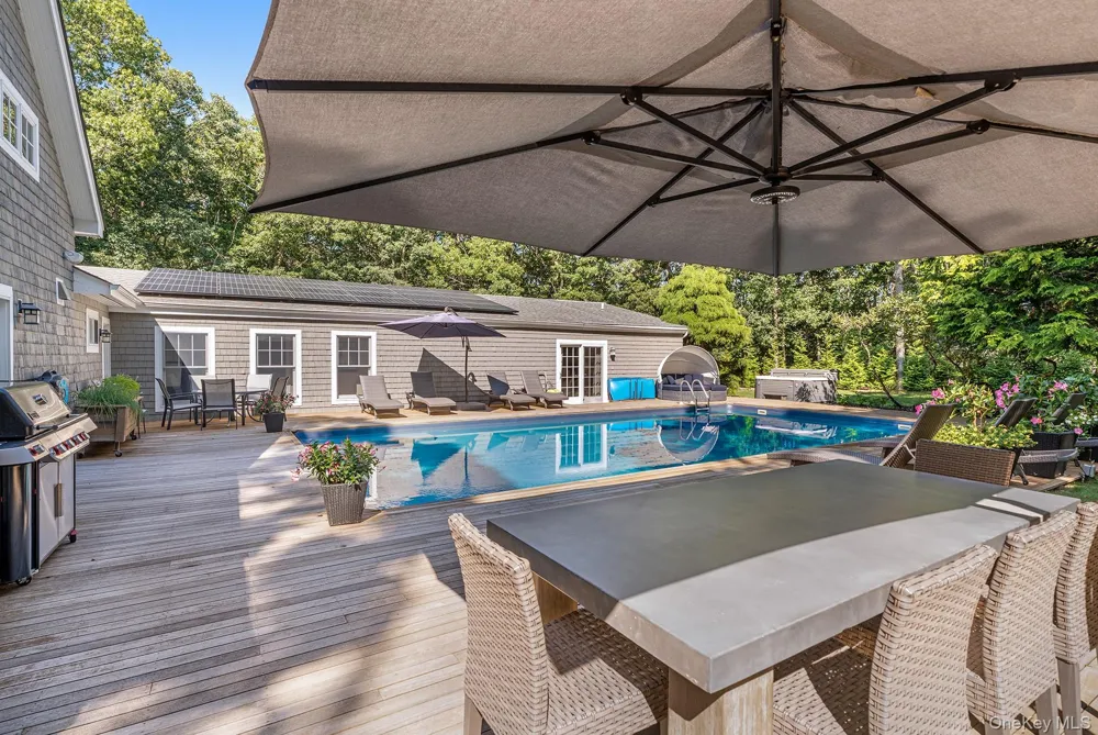 23 Park Circle Quogue, NY 11959